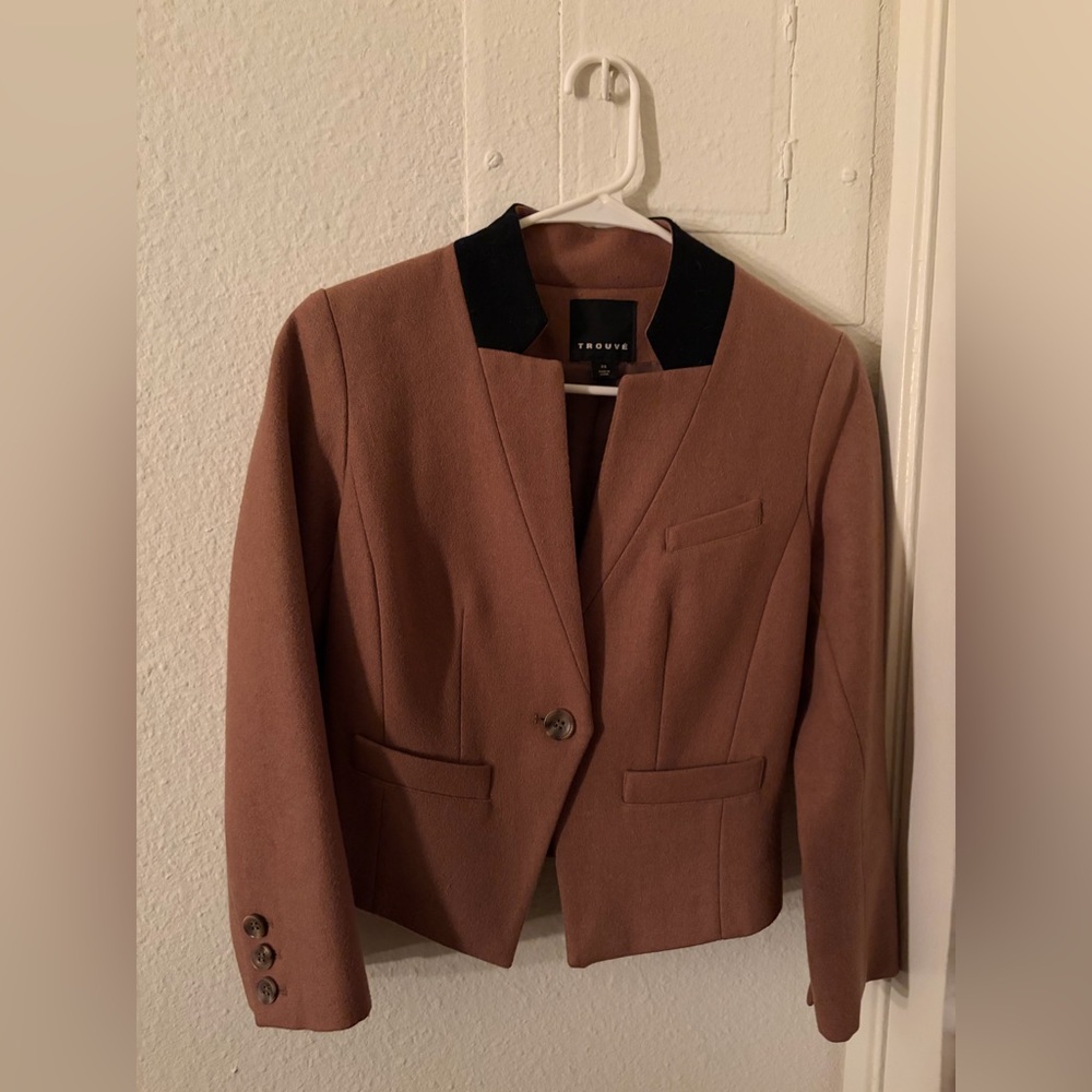 Trouve Women's Brown Blazer with Black Collar